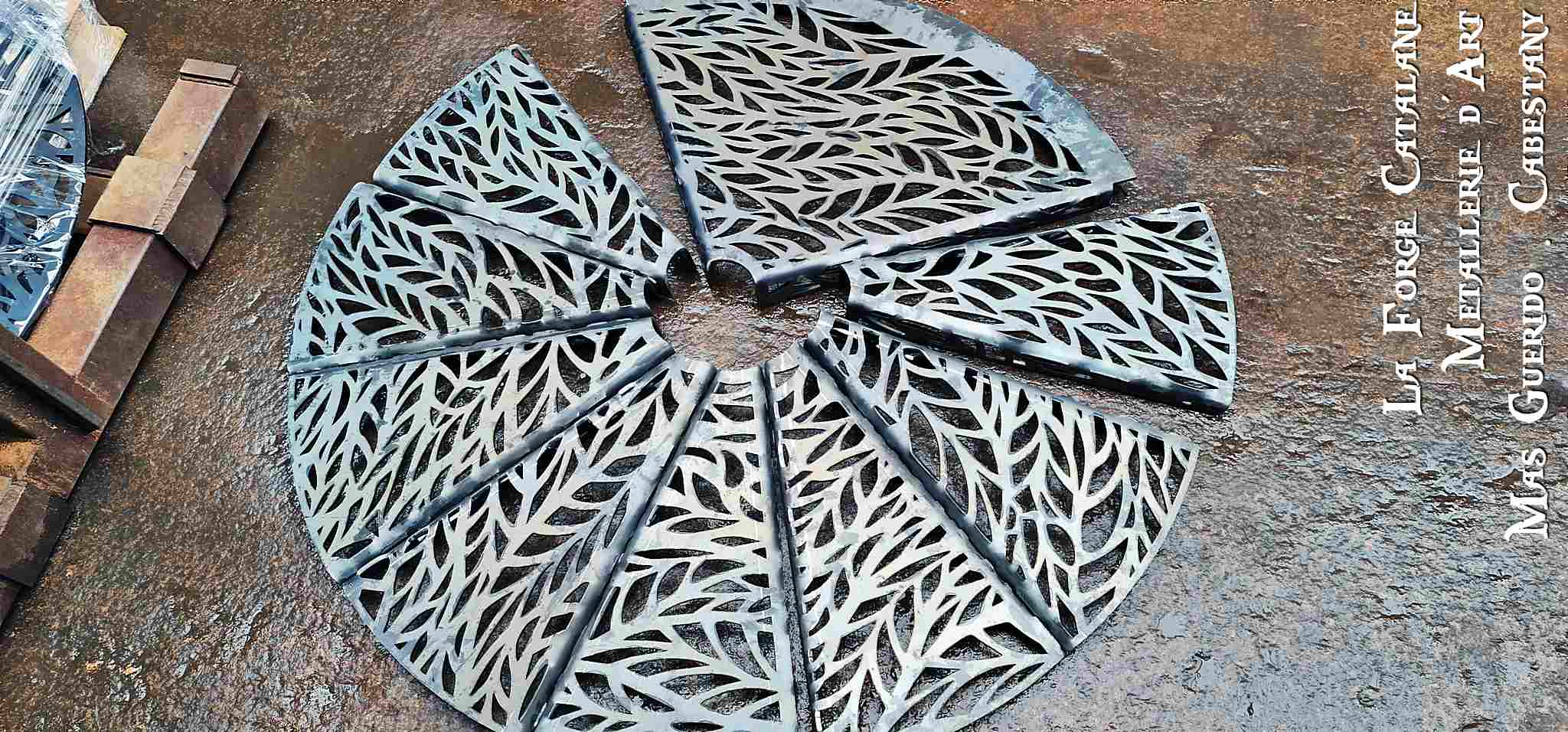 marches escalier en decoupe laser motif vegetal forge catalane.jpg